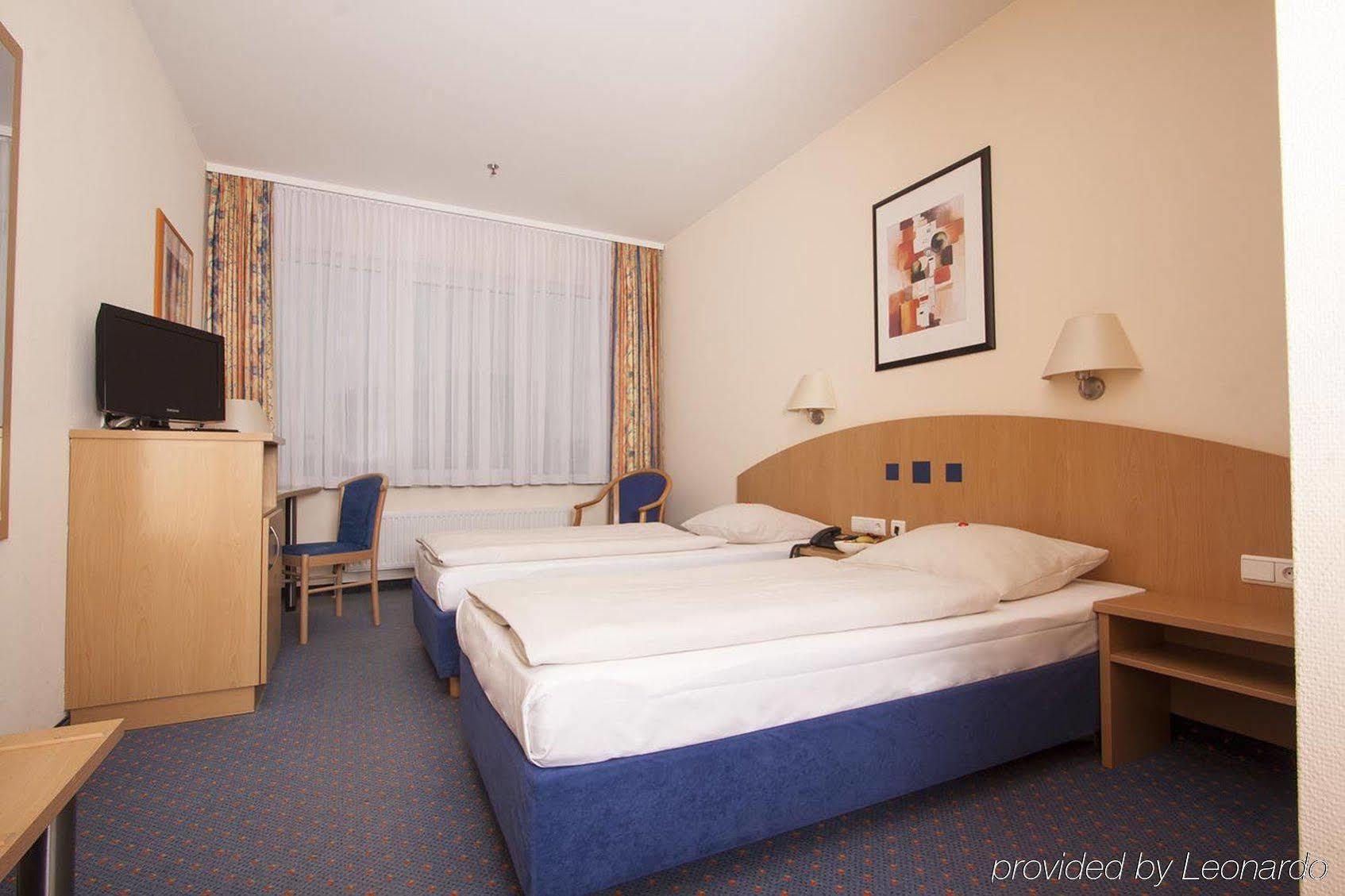 Plaza Hotel 3*