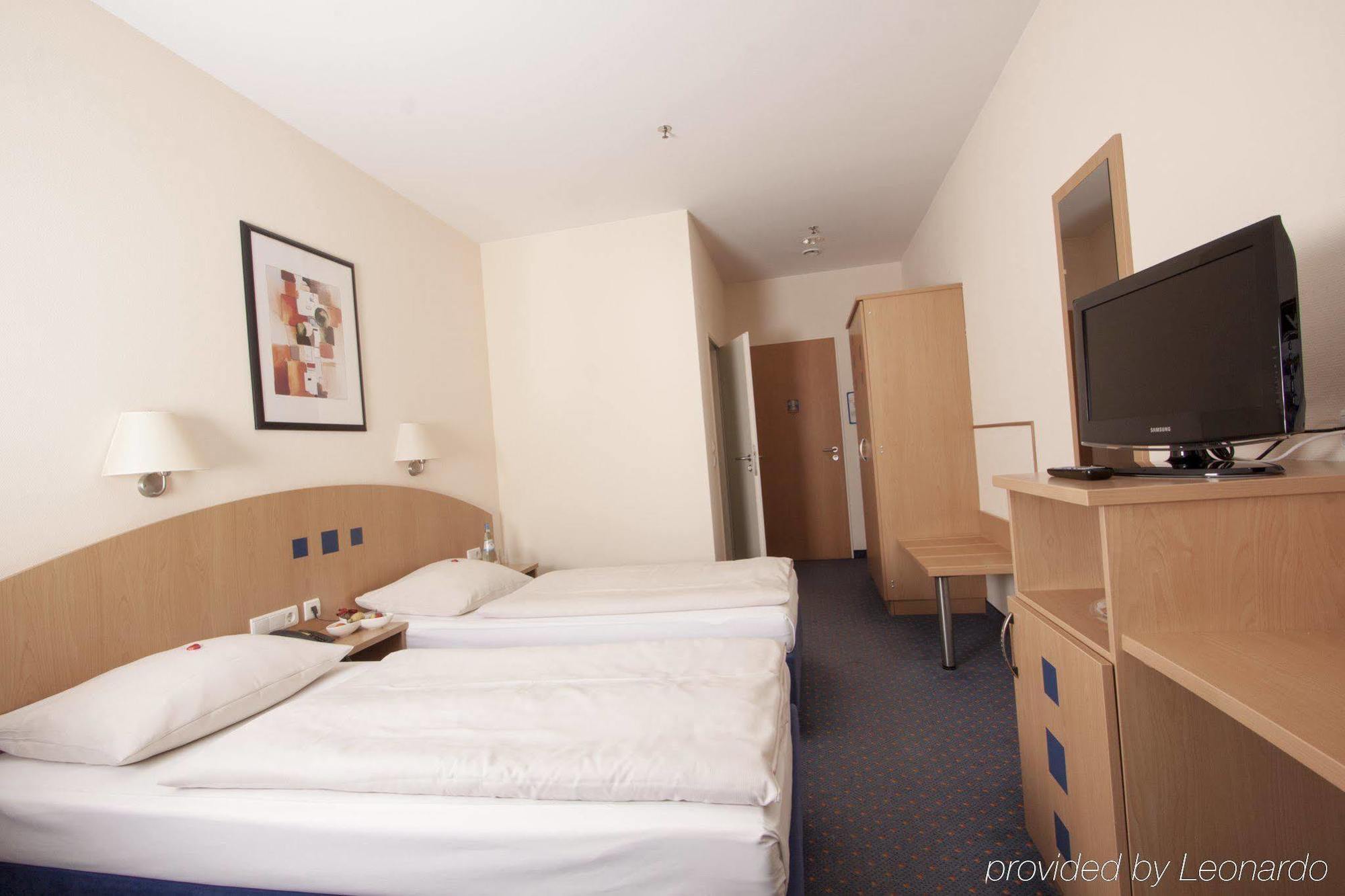 Plaza Hotel 3*